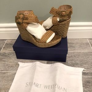 Stuart Weitzman Adventure Dorado Crochet